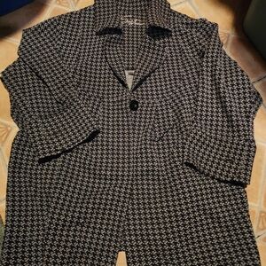 Soft By Avenue Black and White Houndstooth Skirt Set